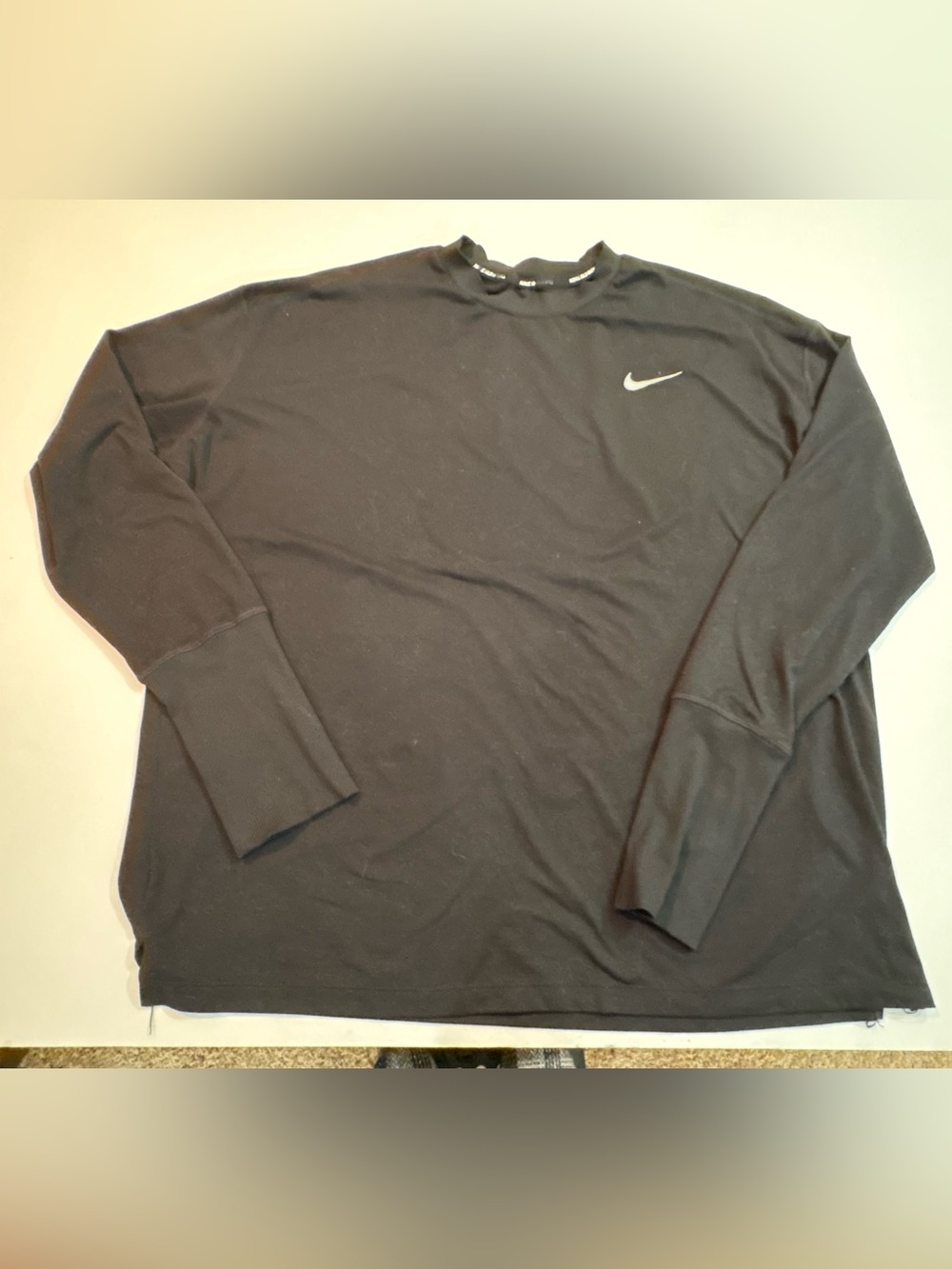 Unisex Nike BLK Long Sleeve Crew with Small White Swoosh on left side ! Size XL